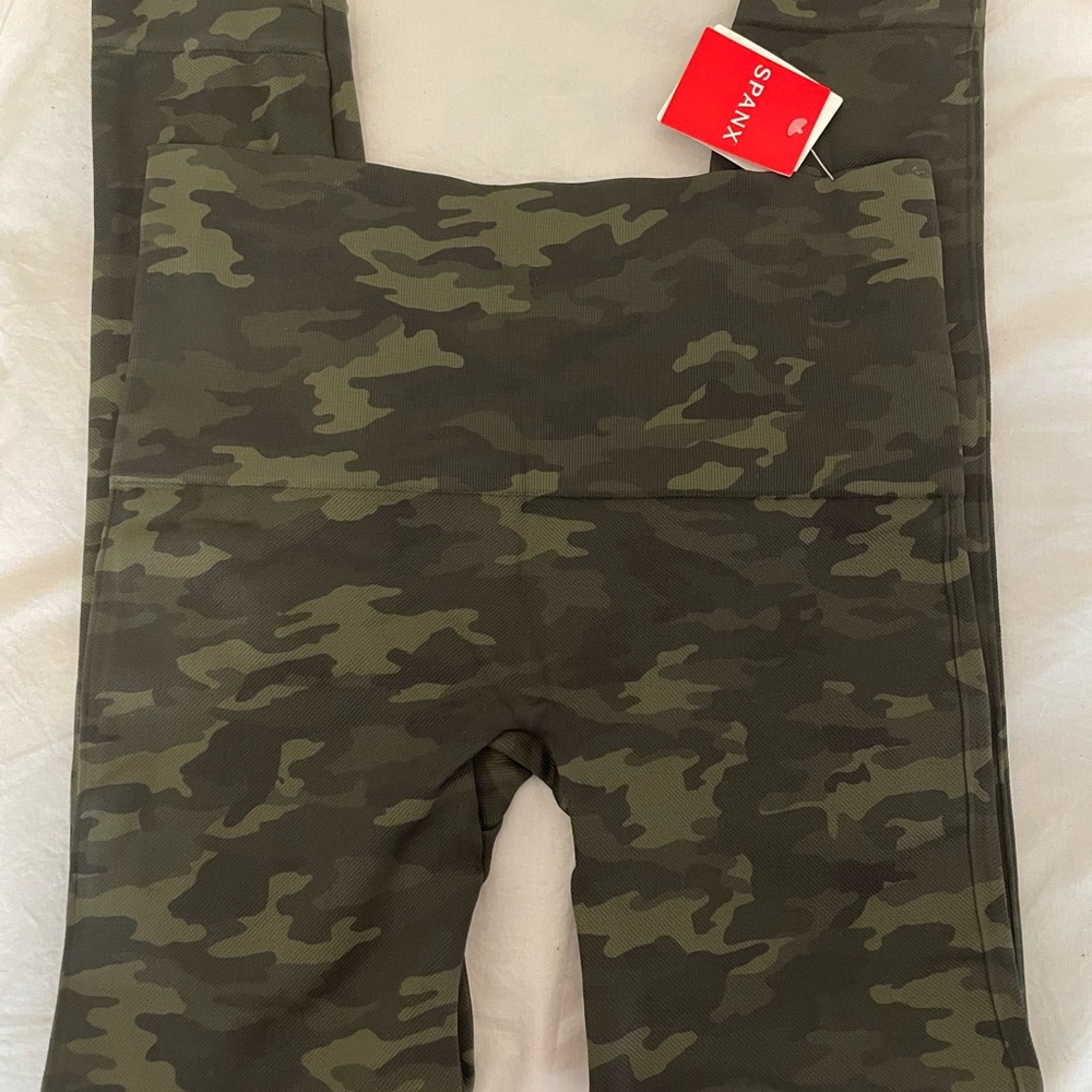 Spanx Green camo. Look at me now leggings